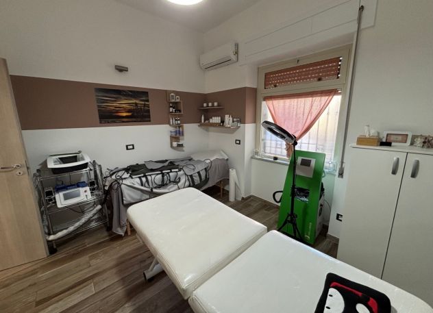 negozio in vendita a Mondragone