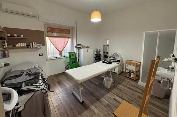 negozio in vendita a Mondragone