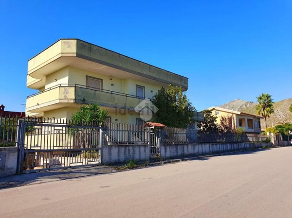 casa indipendente in vendita a Mondragone