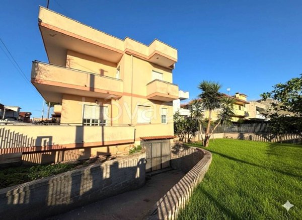 casa indipendente in vendita a Mondragone