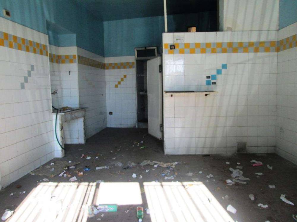 negozio in vendita a Mondragone