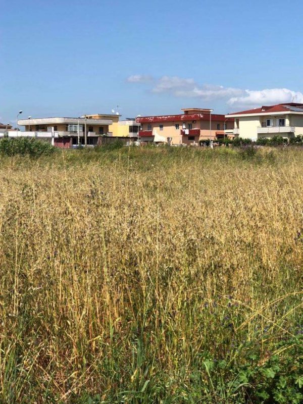 negozio in vendita a Mondragone