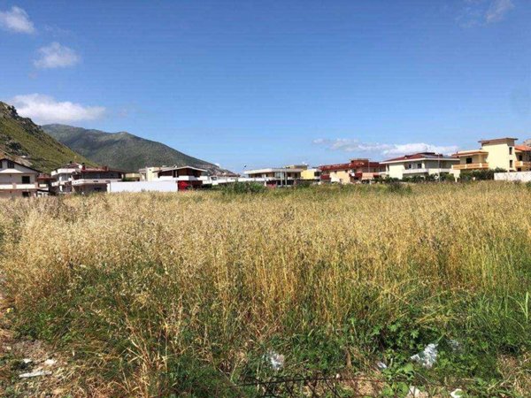 negozio in vendita a Mondragone