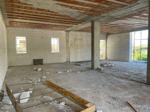 negozio in vendita a Mondragone