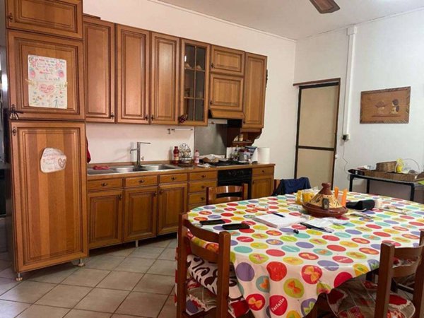 casa indipendente in vendita a Mondragone