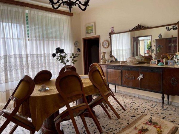 intera palazzina in vendita a Mondragone