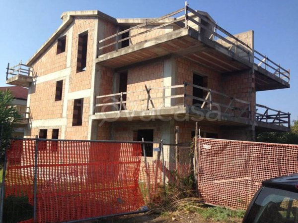 casa indipendente in vendita a Mondragone