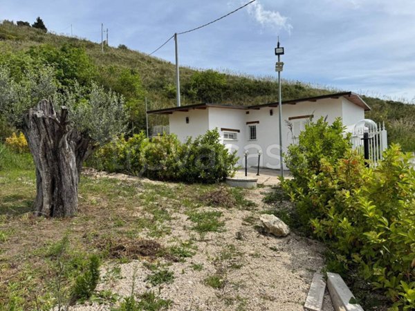 casa indipendente in vendita a Mondragone