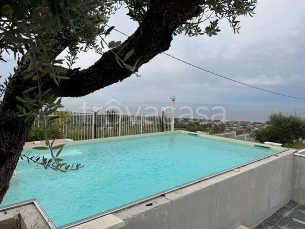 casa indipendente in vendita a Mondragone