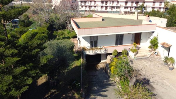 casa indipendente in vendita a Mondragone