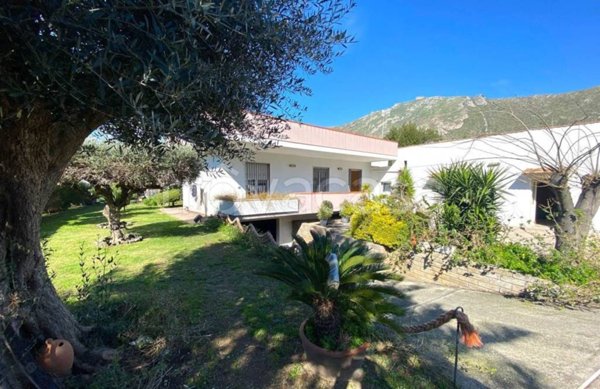 casa indipendente in vendita a Mondragone