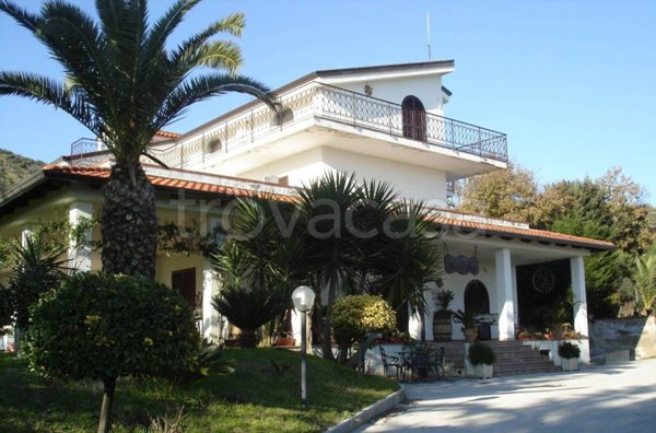 casa indipendente in vendita a Mondragone