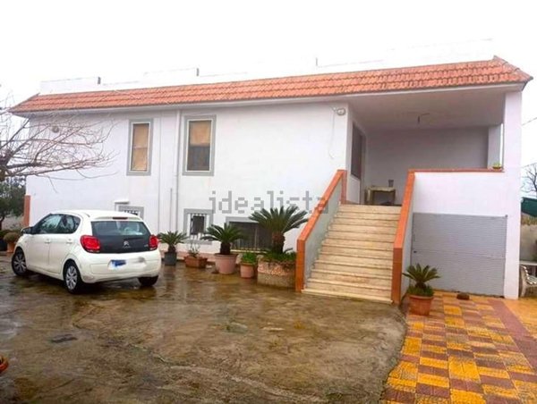 casa indipendente in vendita a Mondragone