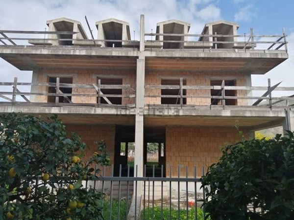 casa indipendente in vendita a Mondragone