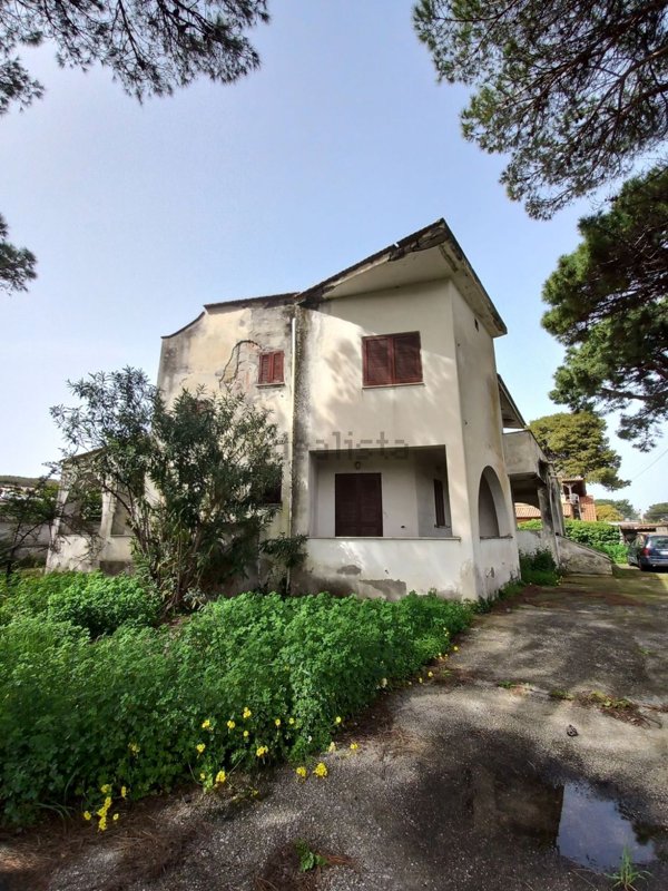 casa indipendente in vendita a Mondragone