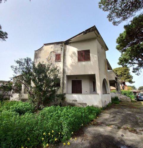casa indipendente in vendita a Mondragone