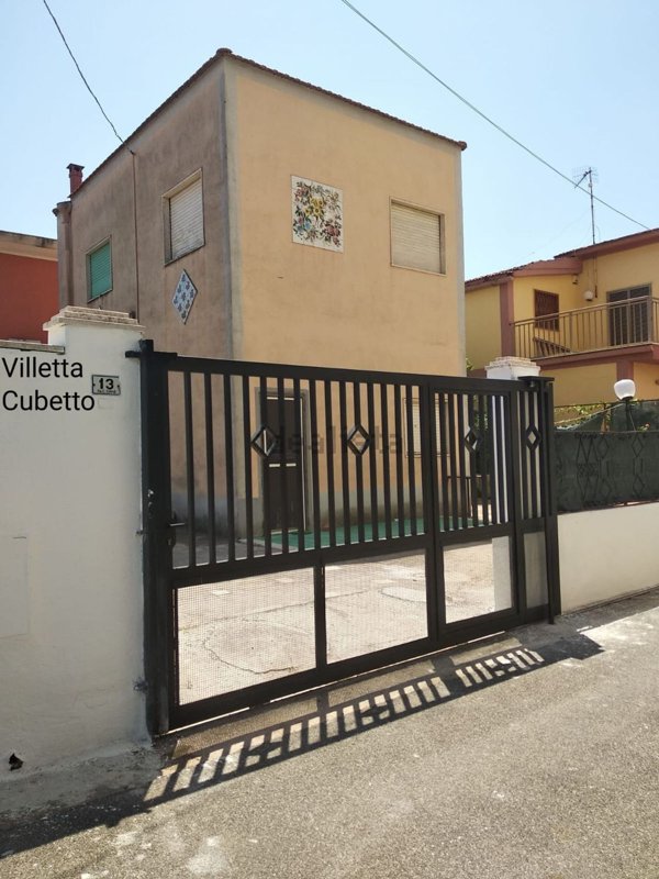 casa indipendente in vendita a Mondragone