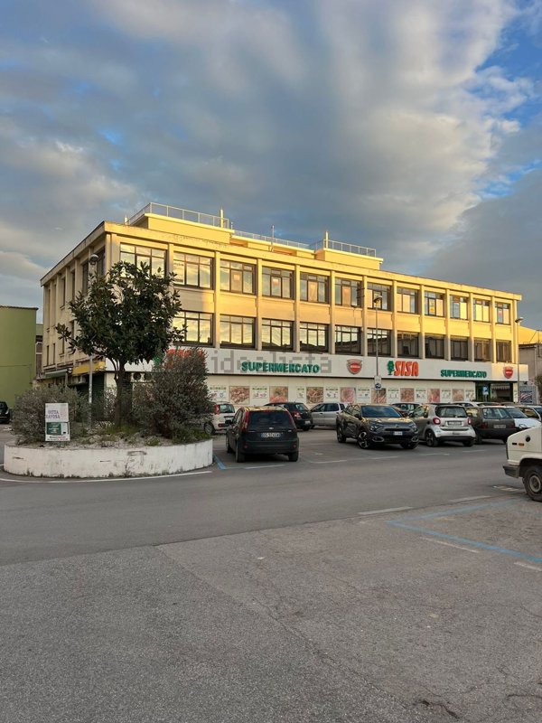 ufficio in vendita a Mondragone