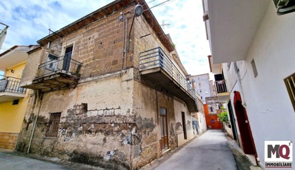 casa indipendente in vendita a Mondragone