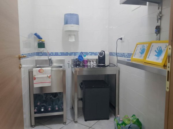 locale commerciale in vendita a Mondragone