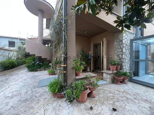 casa indipendente in vendita a Mondragone in zona Pescopagano