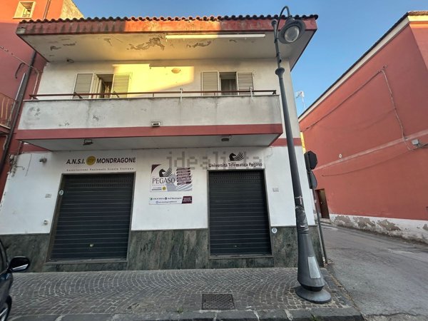 pentavano in vendita a Mondragone