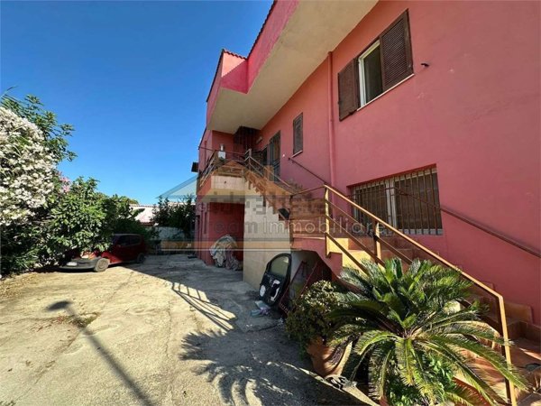 casa indipendente in vendita a Mondragone in zona Levagnole
