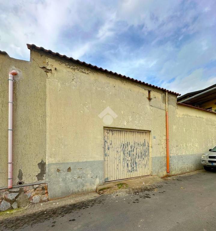 locale di sgombero in vendita a Mondragone