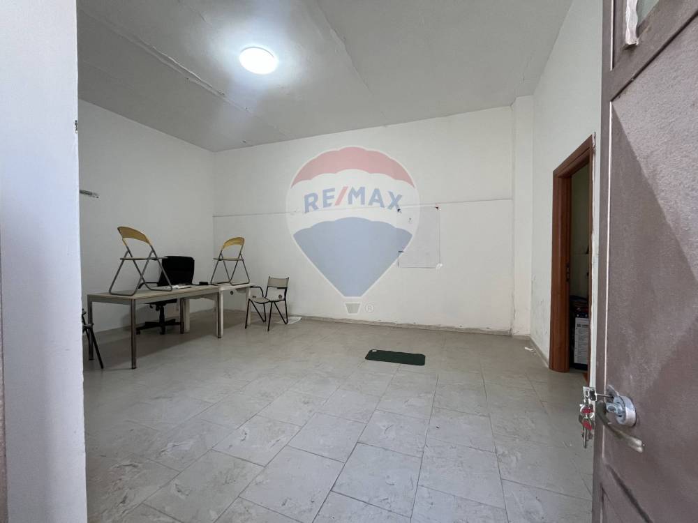 negozio in vendita a Mondragone