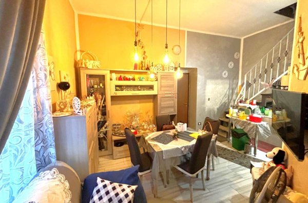 casa indipendente in vendita a Mondragone