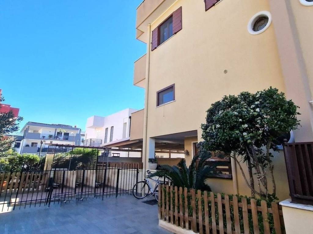 casa indipendente in vendita a Mondragone