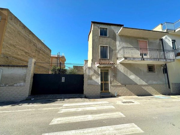 casa indipendente in vendita a Mondragone