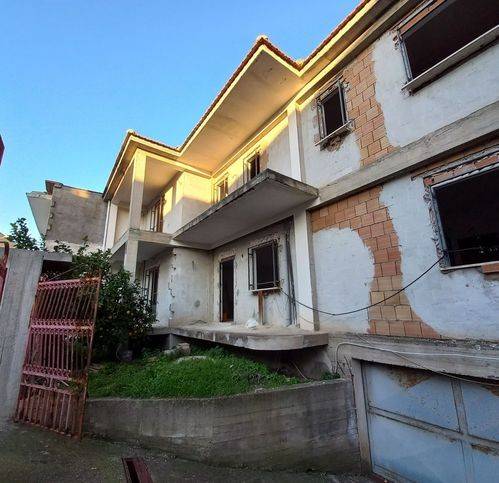 casa indipendente in vendita a Mondragone