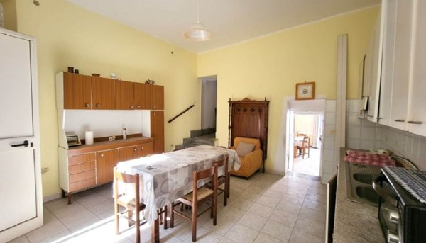 casa indipendente in vendita a Mondragone