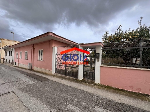 casa indipendente in vendita a Mondragone