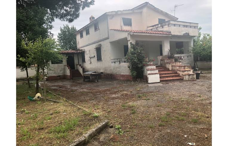 casa indipendente in vendita a Mondragone