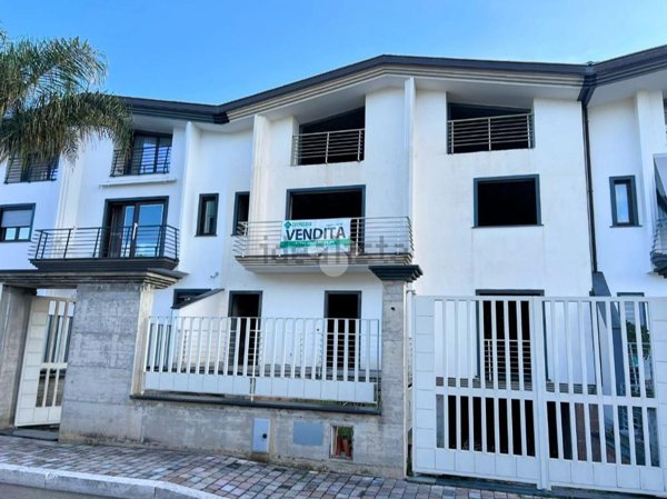 casa indipendente in vendita a Mondragone