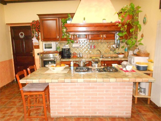 casa indipendente in vendita a Mondragone