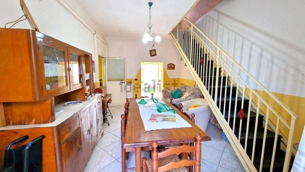 casa indipendente in vendita a Mondragone