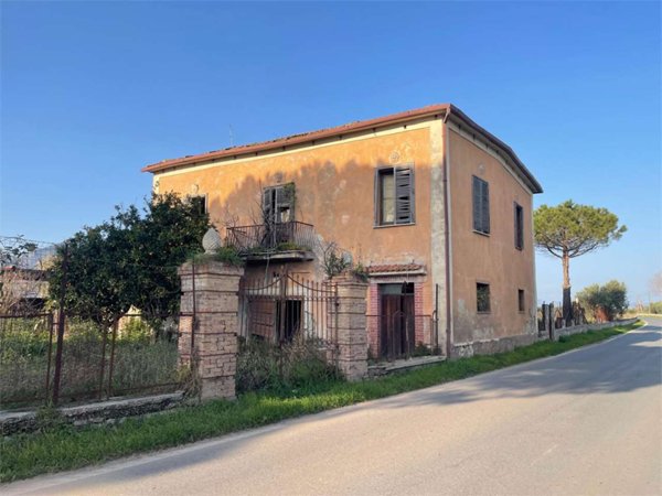 casa indipendente in vendita a Mondragone
