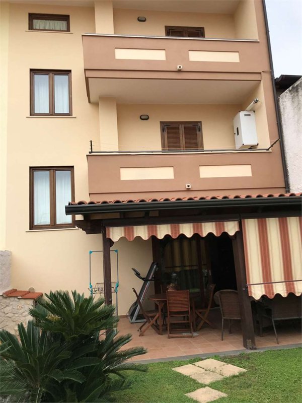 casa indipendente in vendita a Mondragone