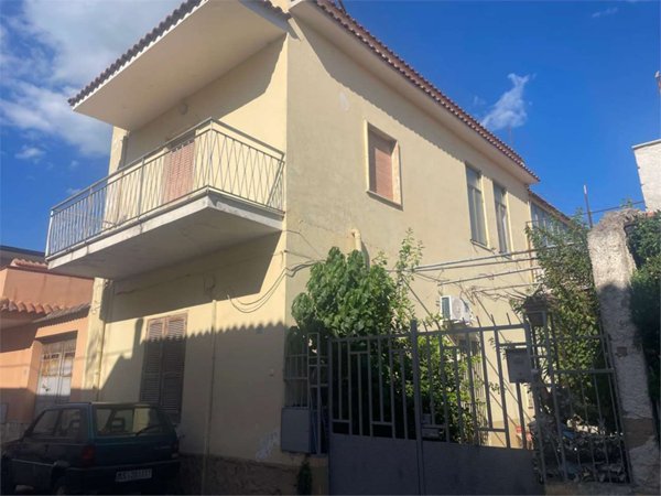 casa indipendente in vendita a Mondragone
