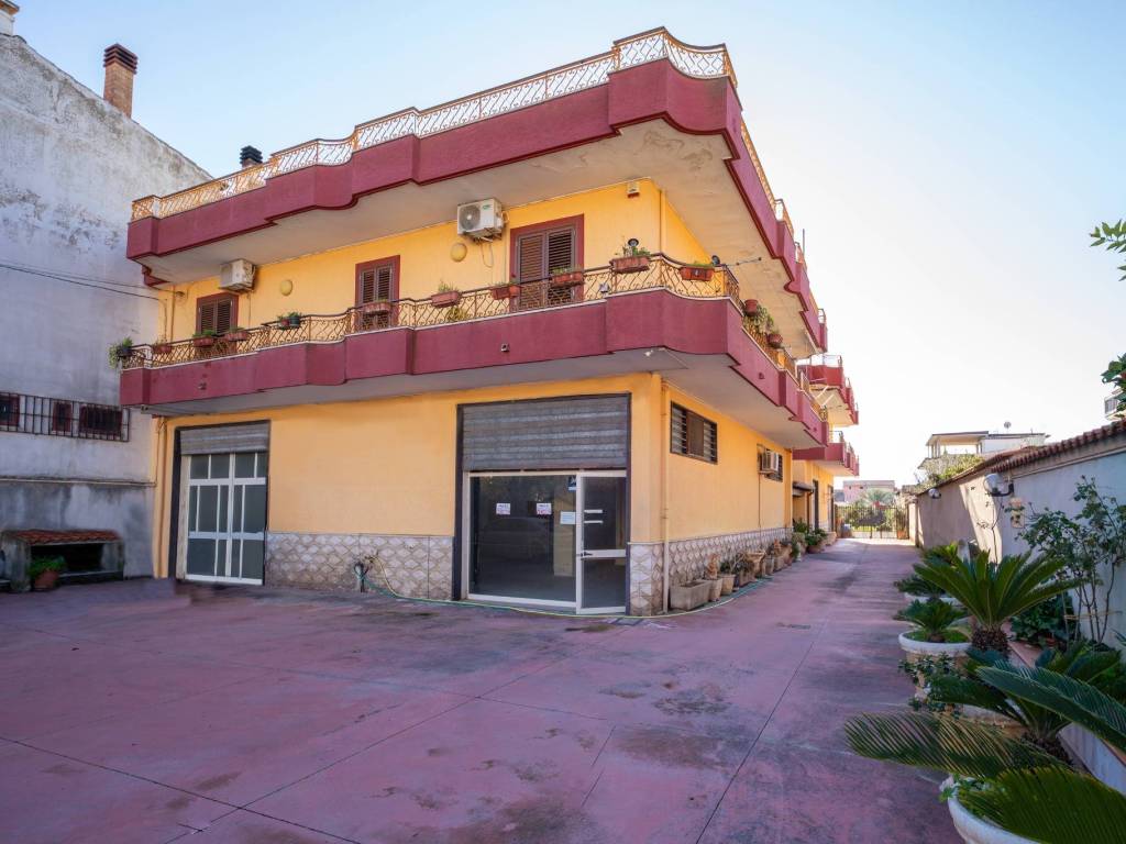 casa indipendente in vendita a Mondragone