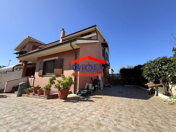 casa indipendente in vendita a Mondragone