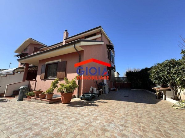 casa indipendente in vendita a Mondragone