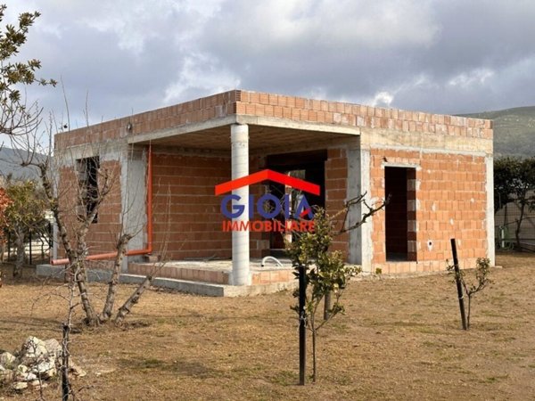 casa indipendente in vendita a Mondragone