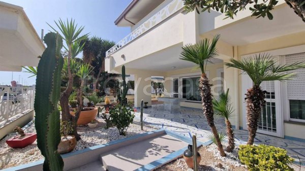 casa indipendente in vendita a Mondragone