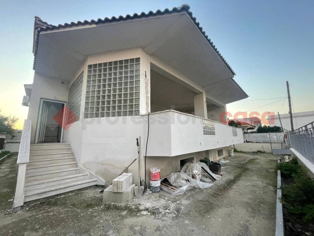 casa indipendente in vendita a Mondragone