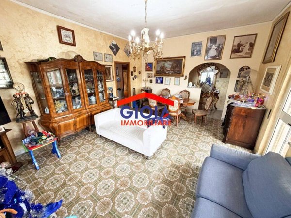 casa indipendente in vendita a Mondragone