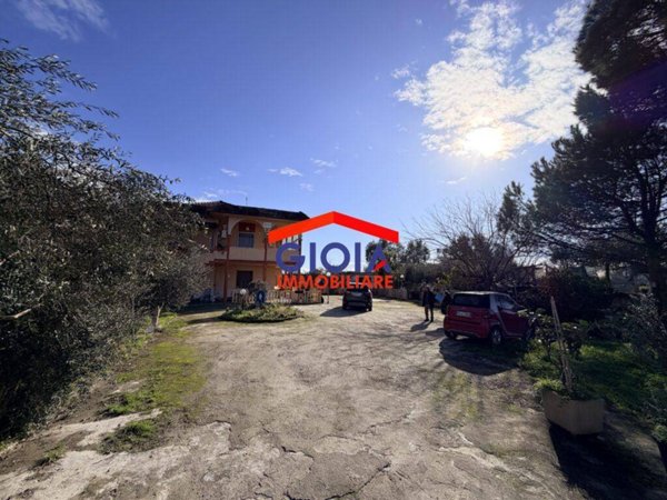 casa indipendente in vendita a Mondragone